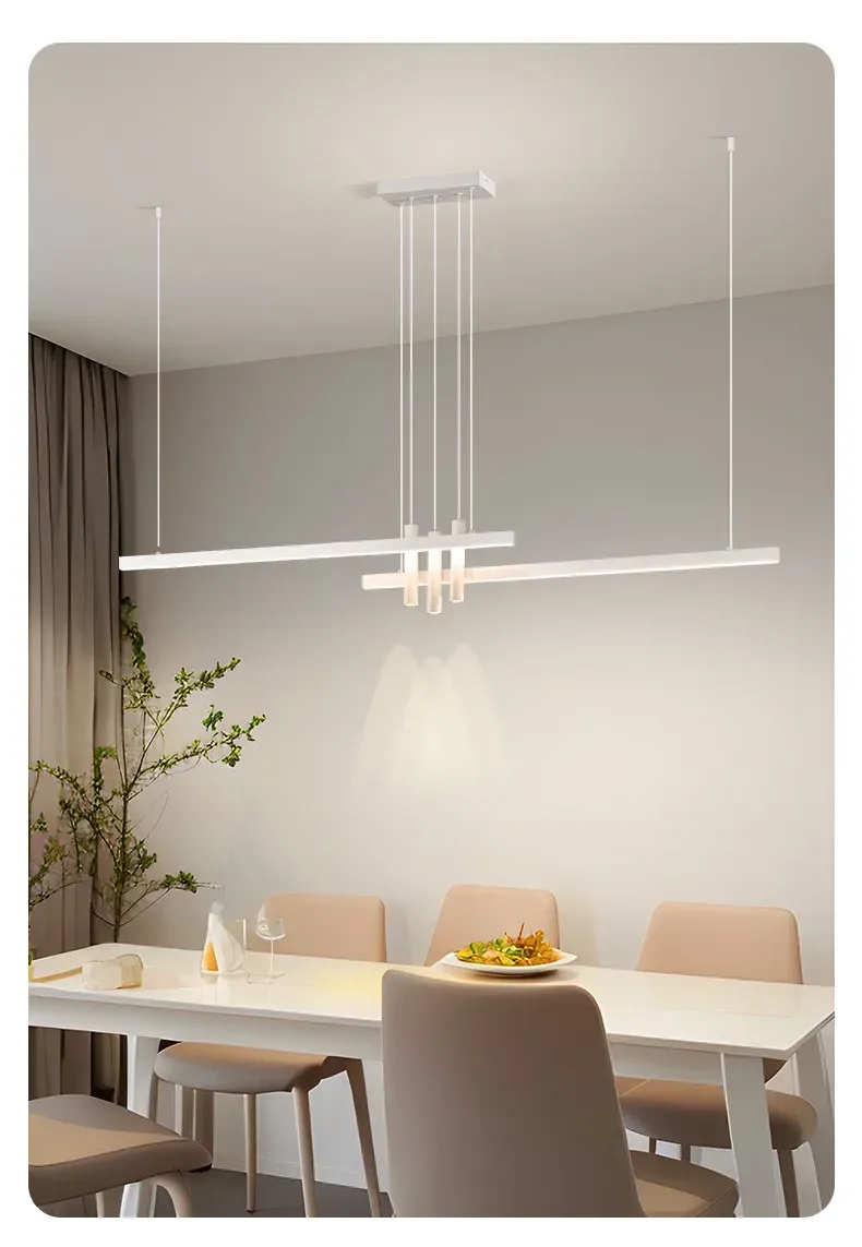 מנורת לד תלויה לבנה מעל שולחן אוכל עם כיסאות בהירים