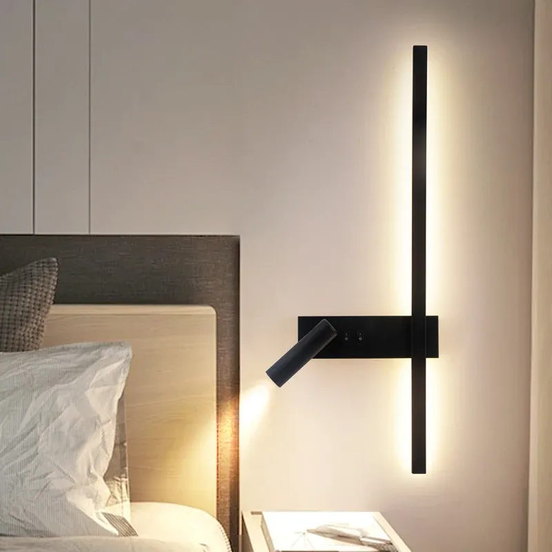 גוף תאורה נורדי ליד מיטה עם כרית אפורה