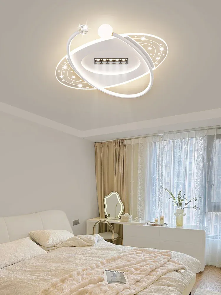 מנורת תקרה טבעת כוכבים שחורה עם ספוטים ושלט