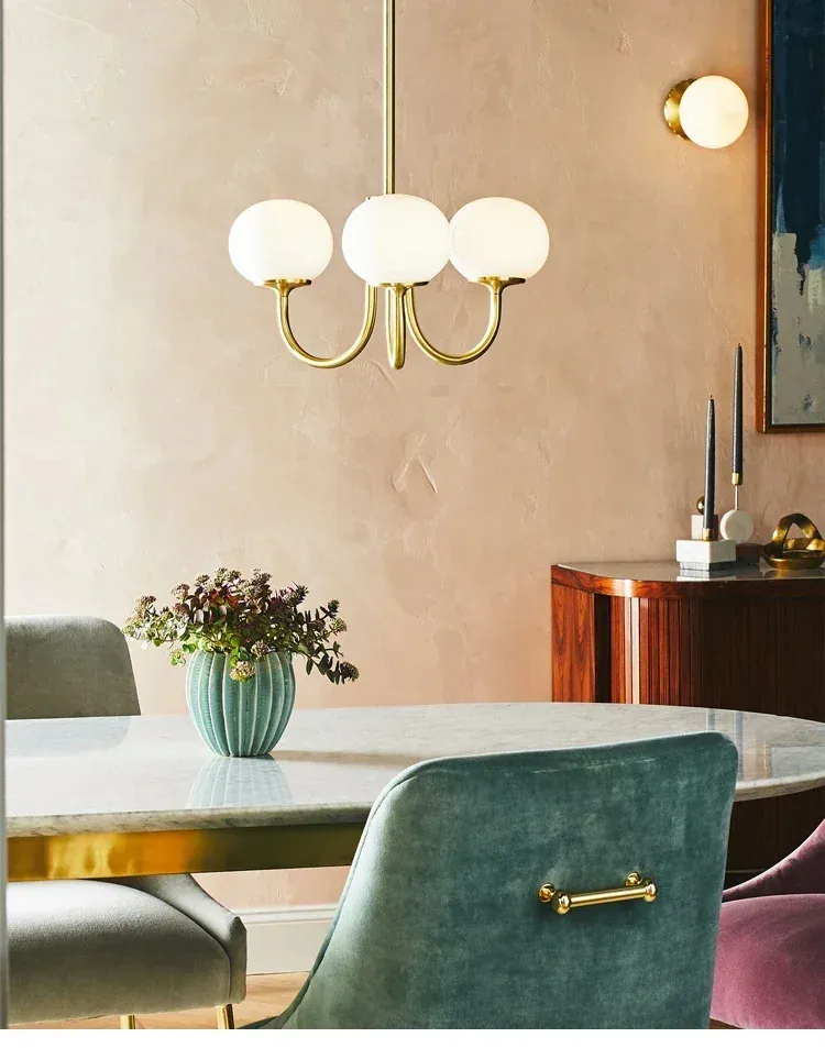 נברשת באוהאוס ורודה מזכוכית חלבית לחדר ילדים