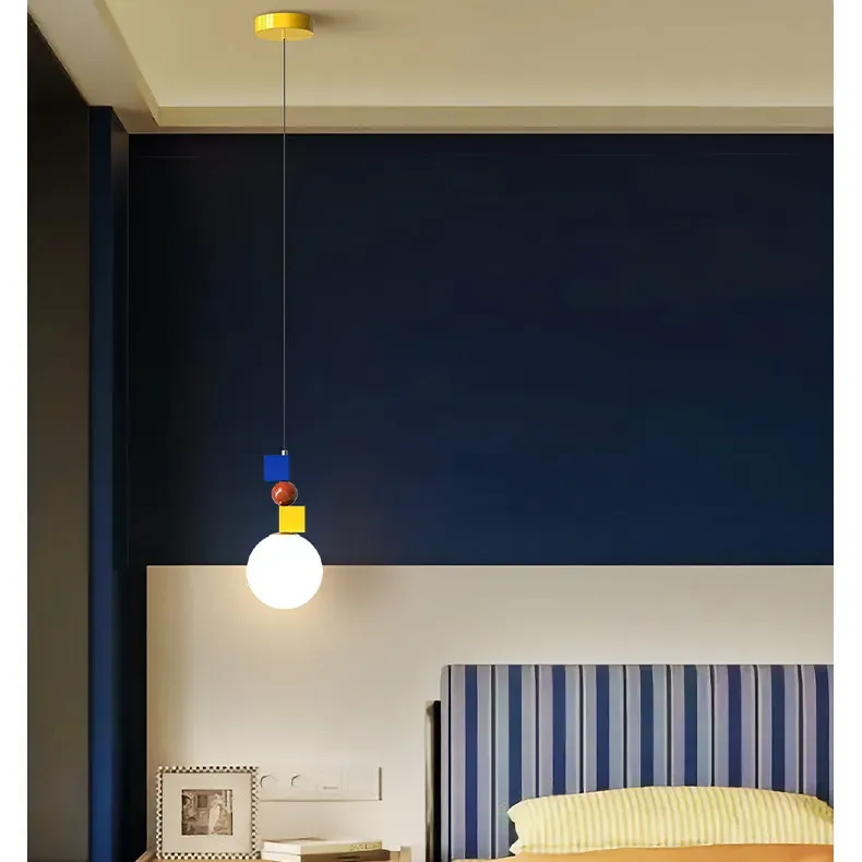 מנורת תלייה קובייה צבעונית ממפיס לחדר ילדים