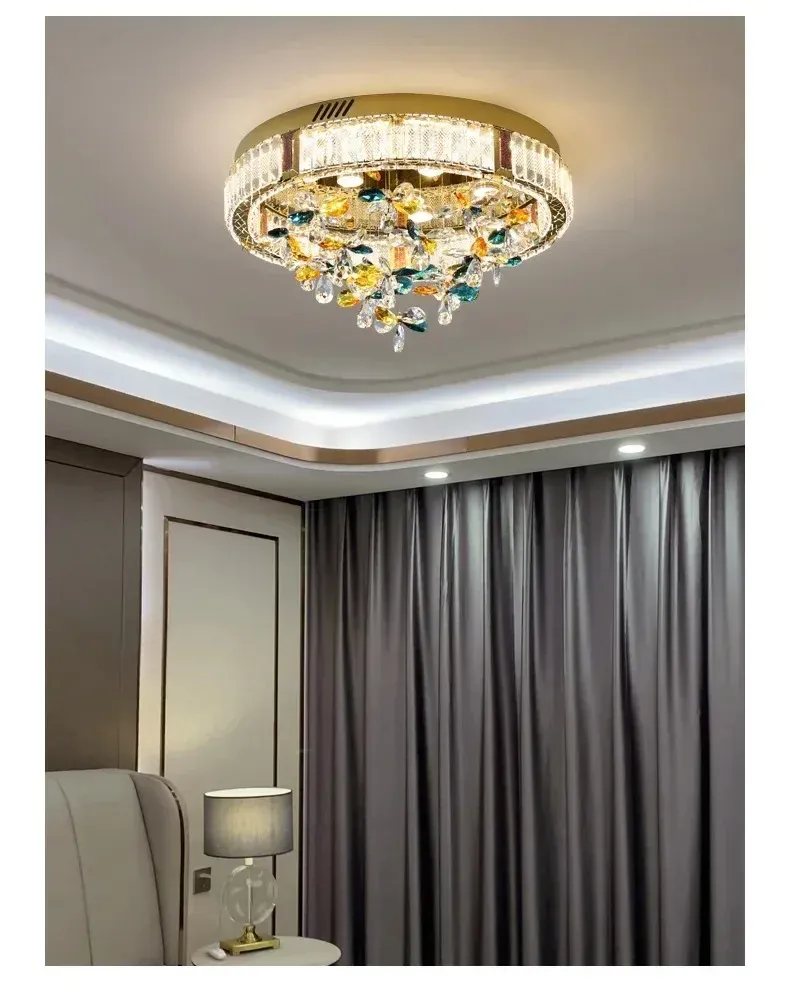 מנורת תלייה קריסטל צבעונית בגימור זהב