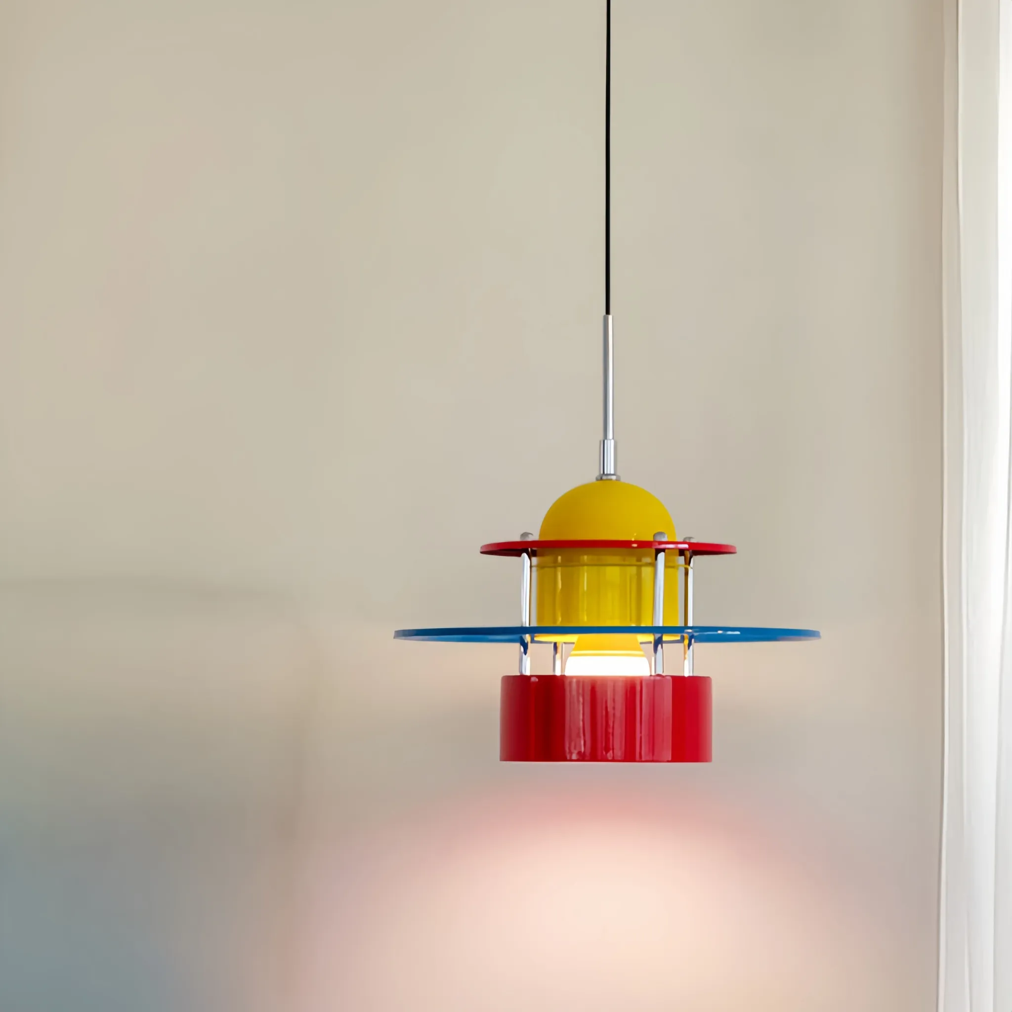 מנורת תלייה כחולה מברזל לחדר ילדים עם בית נורה E27