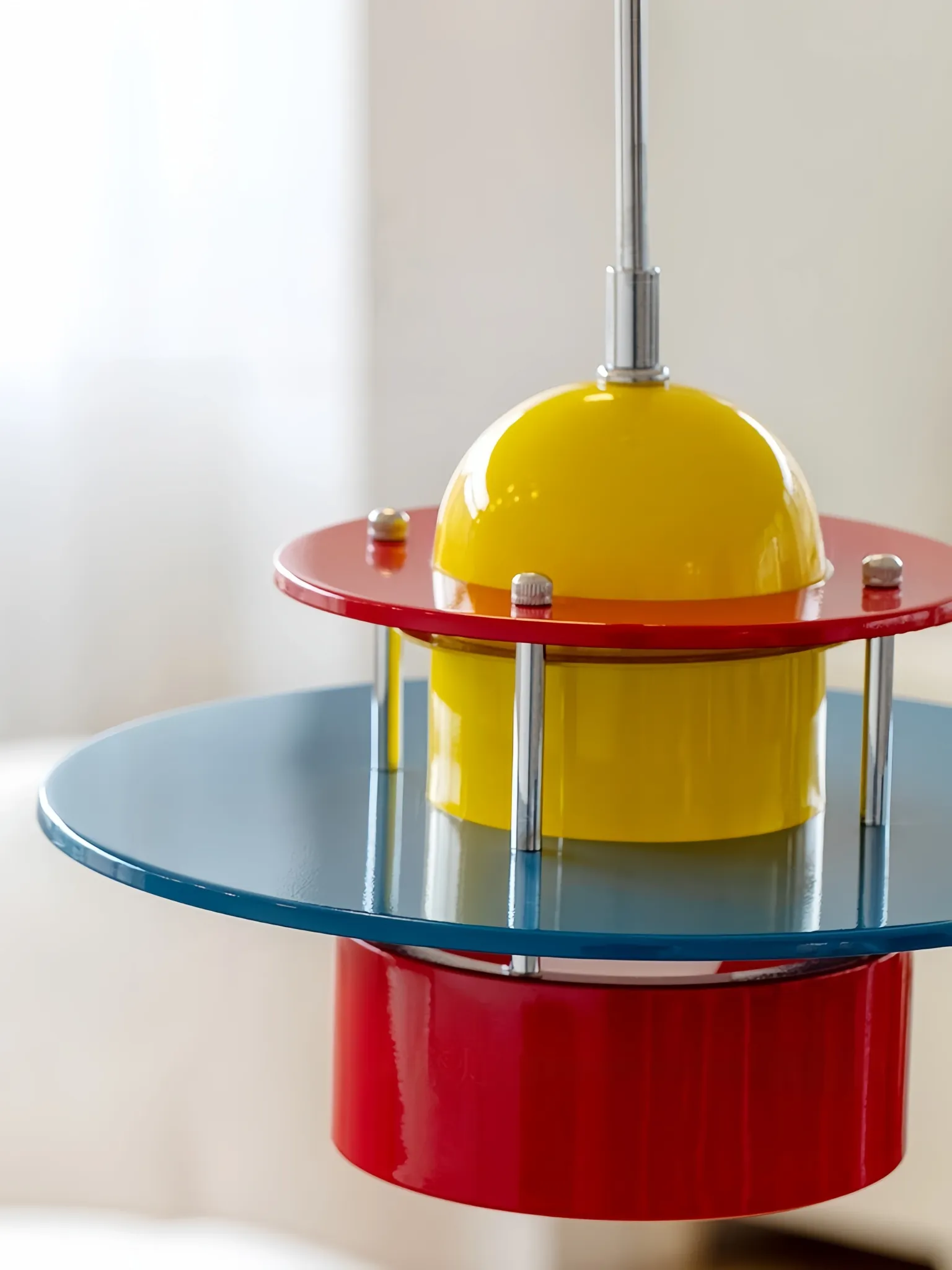 מנורת תלייה כחולה מברזל לחדר ילדים עם בית נורה E27