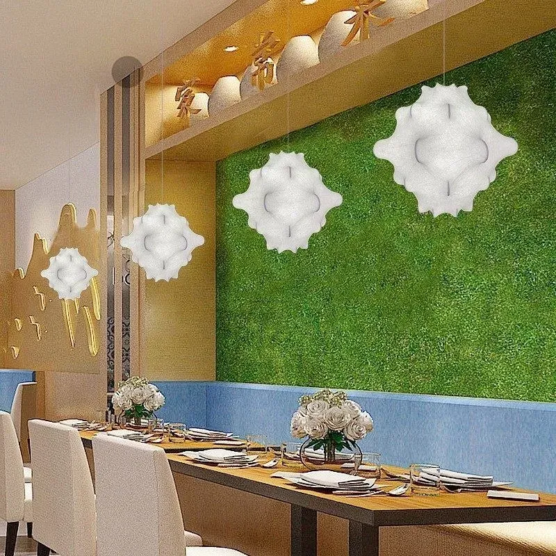 מנורת תלייה ליניארית שחורה בסגנון מינימליסטי