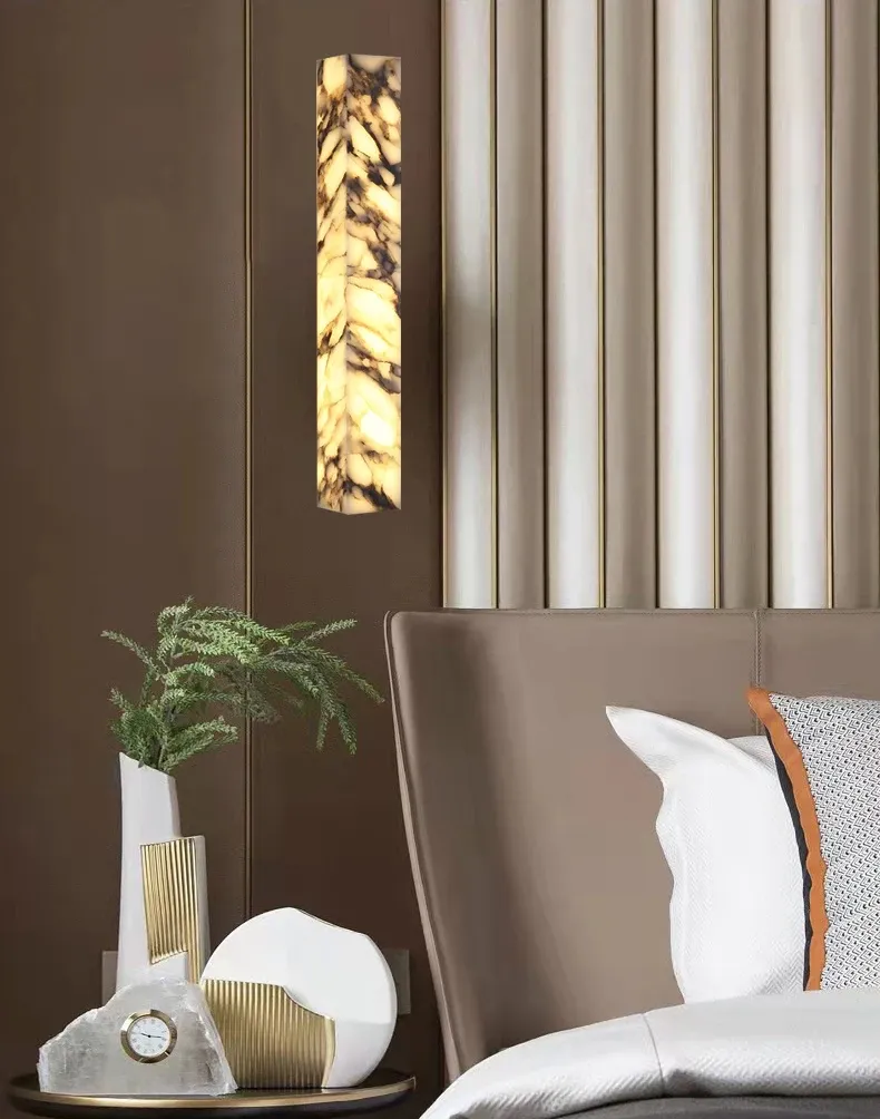 מנורת קיר שיש קובייתית עם תאורה דו כיוונית