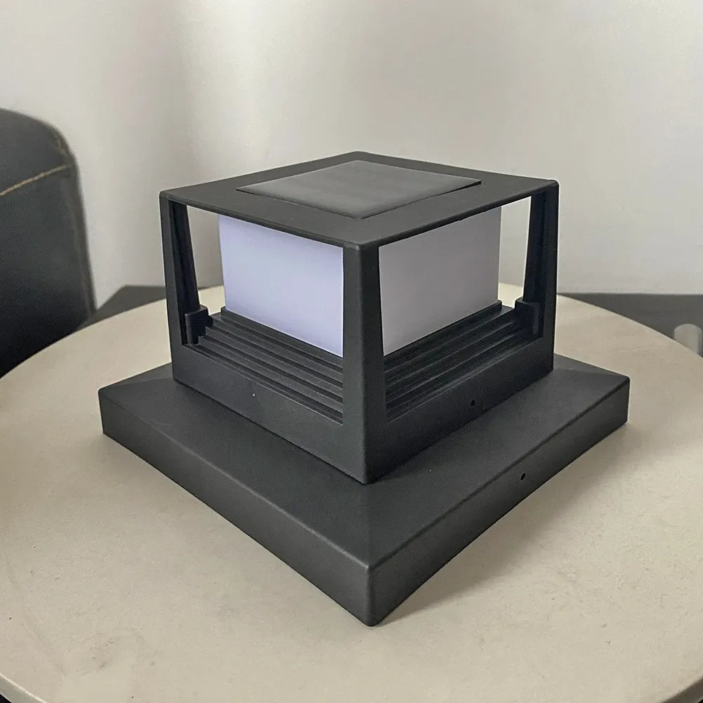 מנורת עמוד סולארית לגינה ולשער