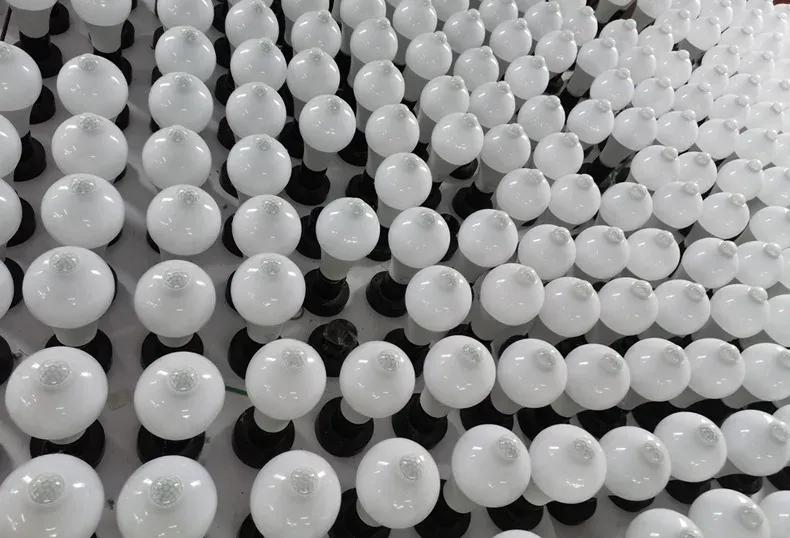 נורת לד חיישן תנועה E27 12 ואט