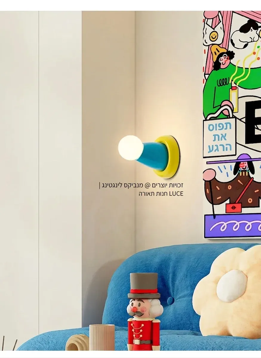 מנורת קיר קרמית כחולה וצהובה