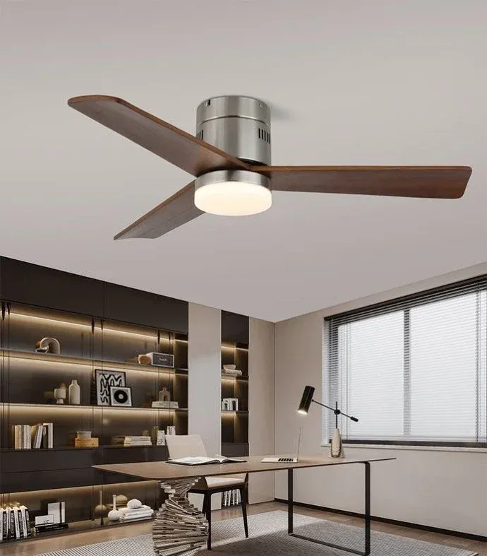 מאוורר תקרה כפרי עם תאורת עלים דקורטיבית