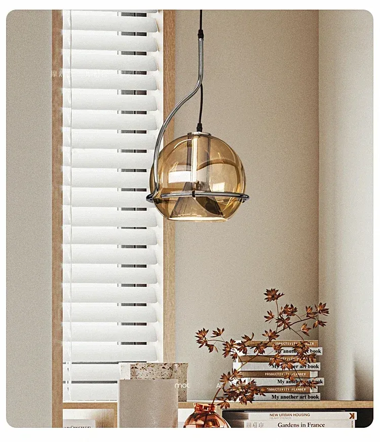 מנורה תלויה זכוכית מודרנית עם גוף ברזל ונורת אי27