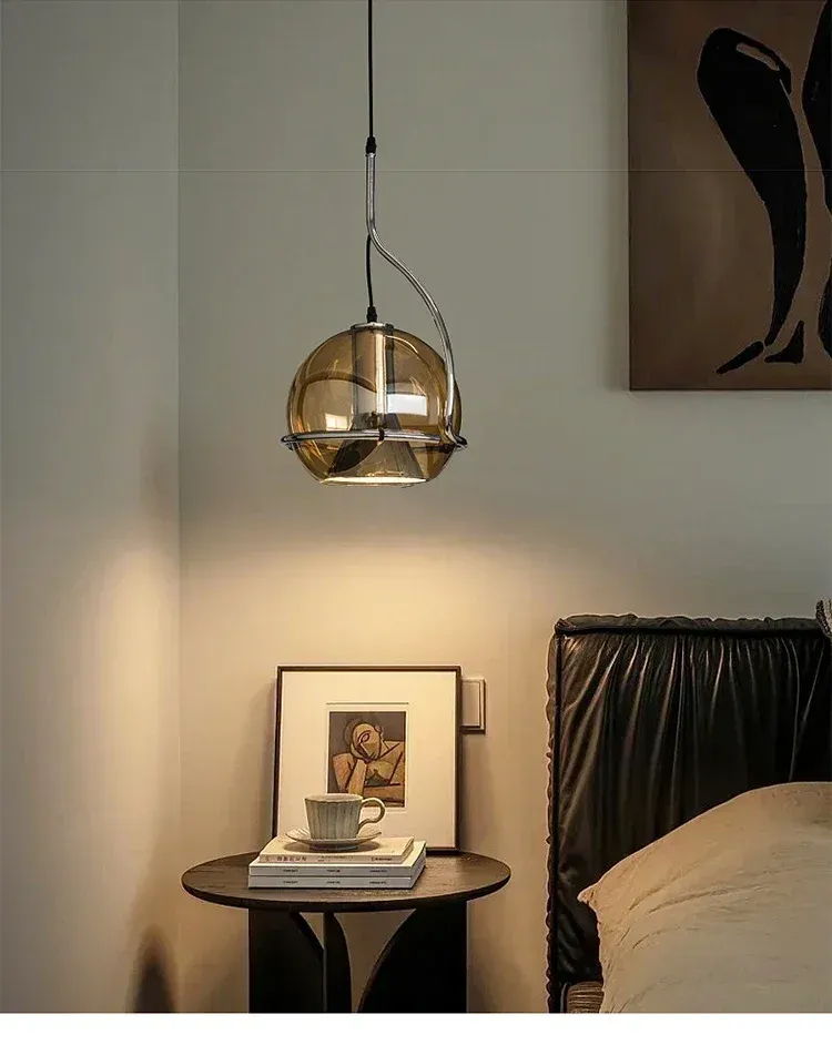 מנורה תלויה זכוכית מודרנית עם גוף ברזל ונורת אי27