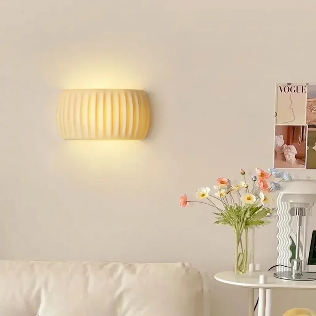 מנורת קיר דלעת מינימליסטית צהובה