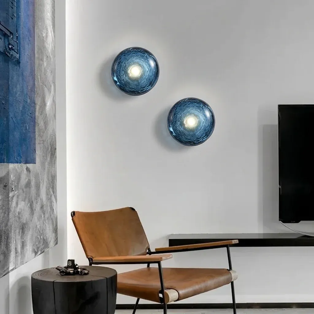 מנורת קיר כחולה עגולה מזכוכית