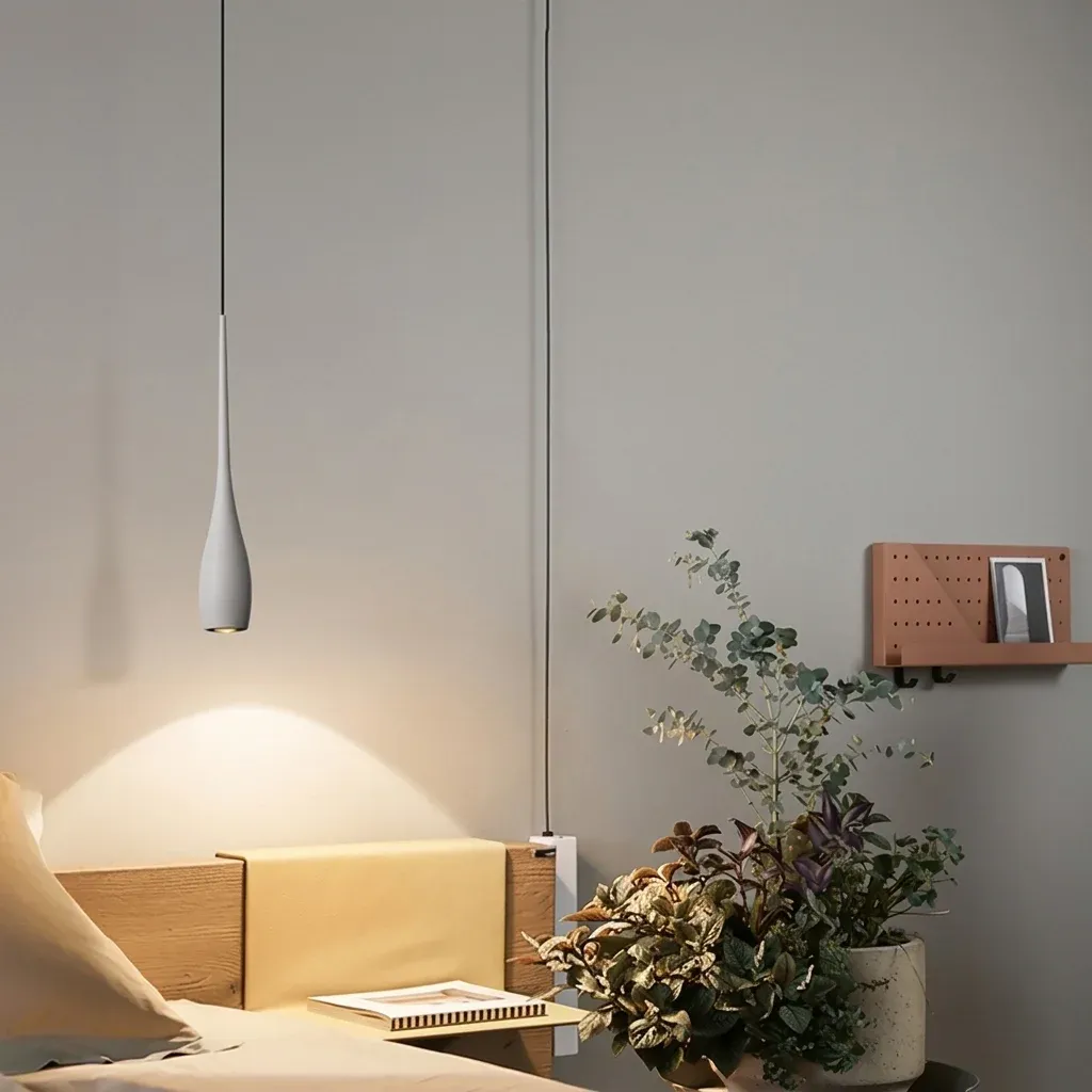 מנורה תלויה אפורה נורדית בעיצוב טיפה