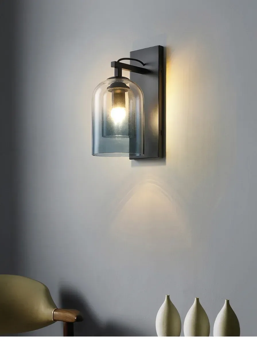 מנורת קיר זכוכית כחולה מעושנת