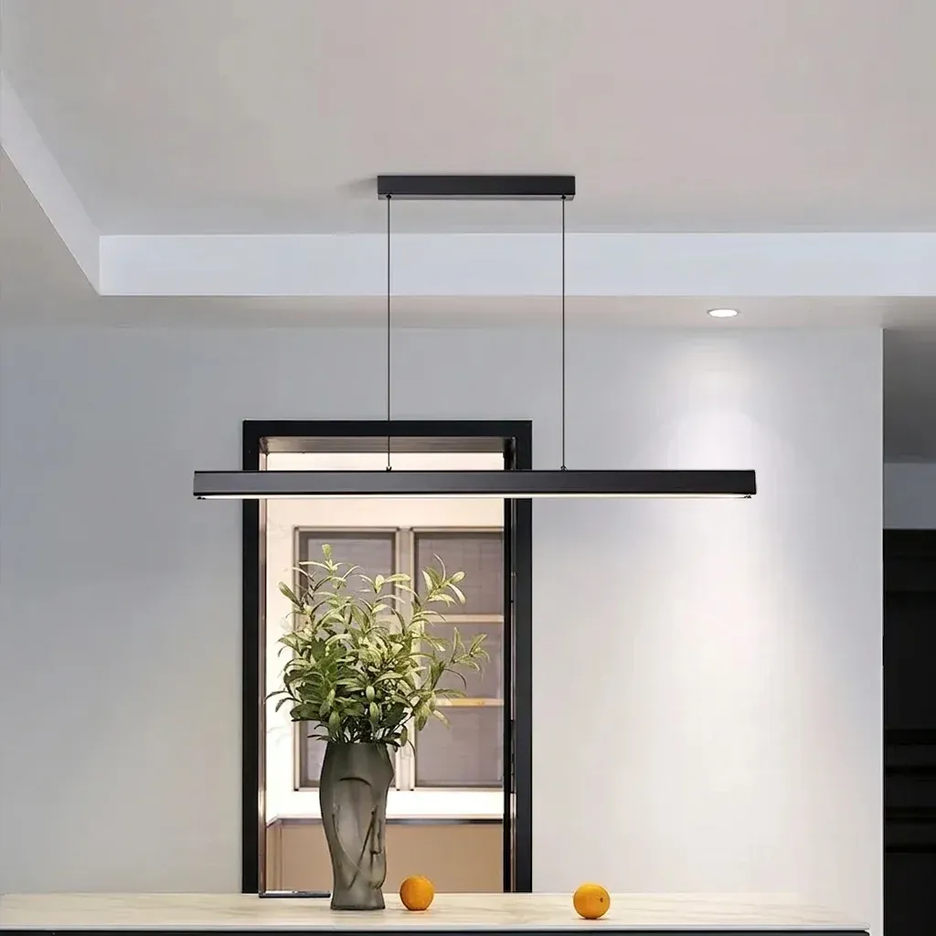 נברשת לד ליניארית שחורה מינימליסטית