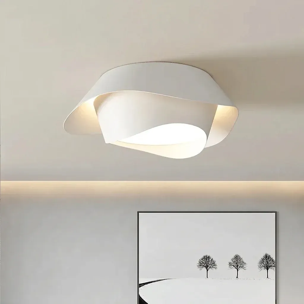 מנורת תקרה נורדית לבנה בעיצוב גל
