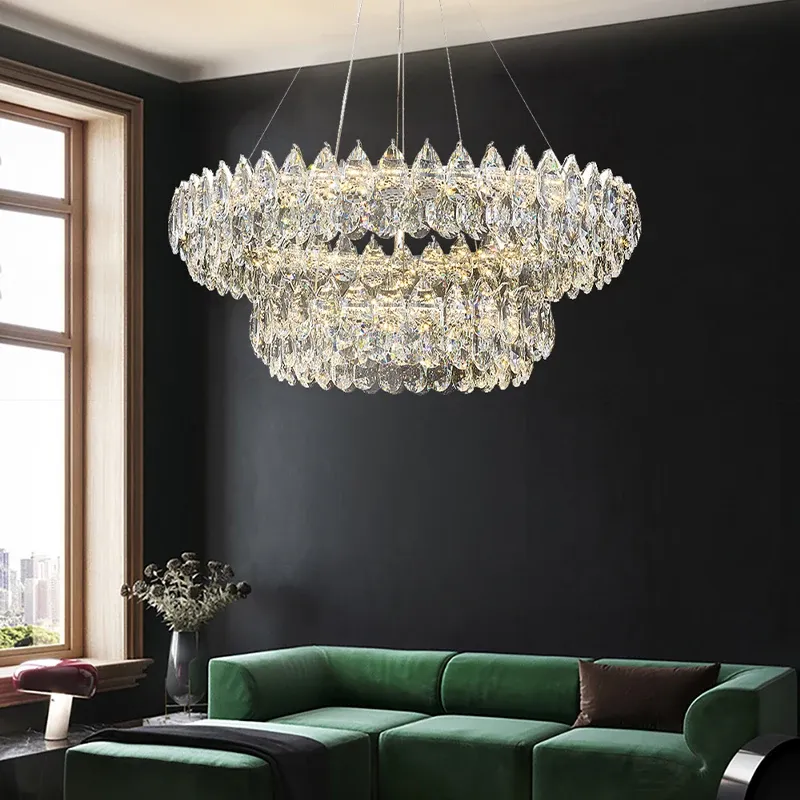 נברשת קריסטל תלויה בטיפת אור