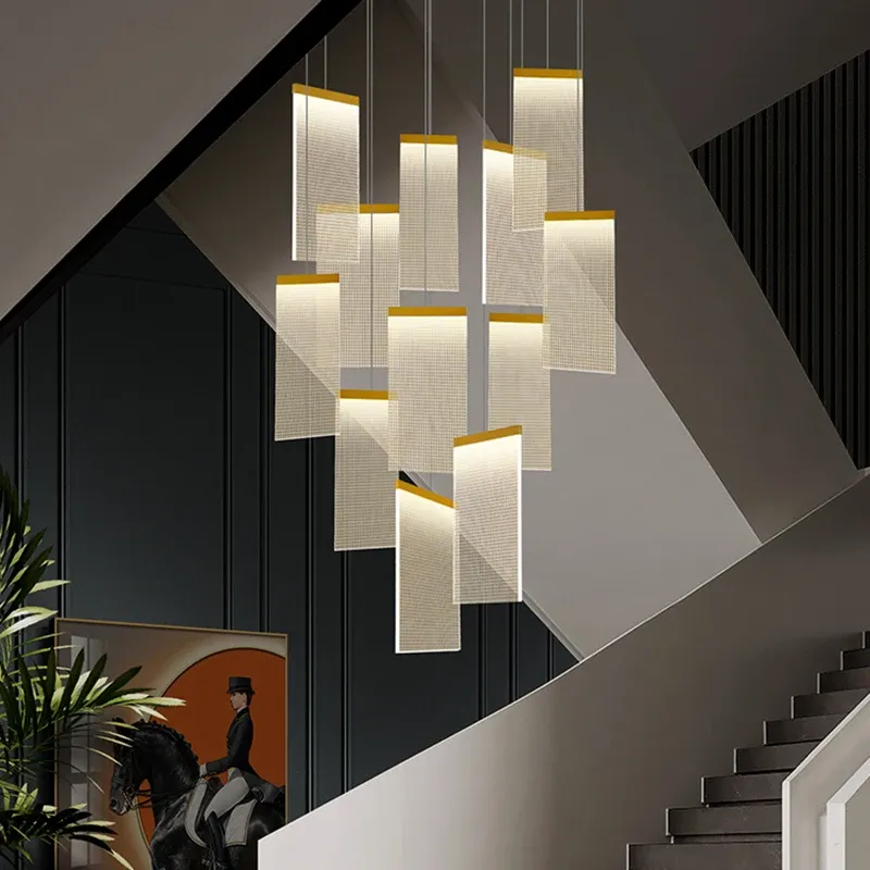 נברשת פיסולית רב שכבתית למדרגות ולסלון