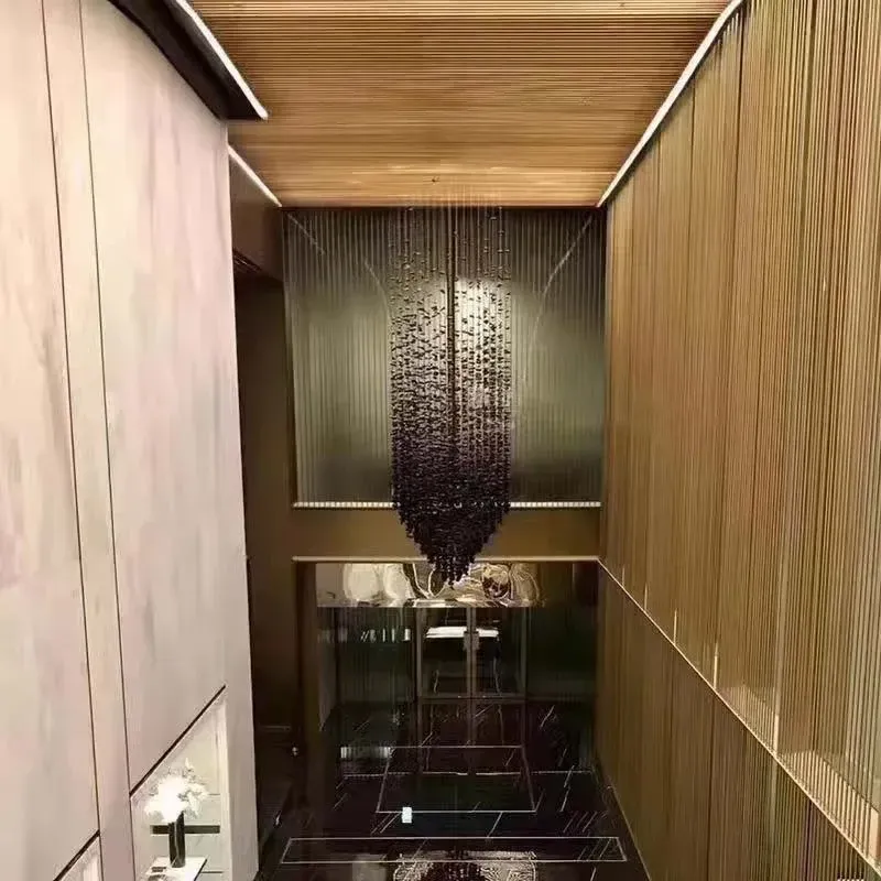 נברשת קריסטל מודרנית למדרגות ולחלל כפול