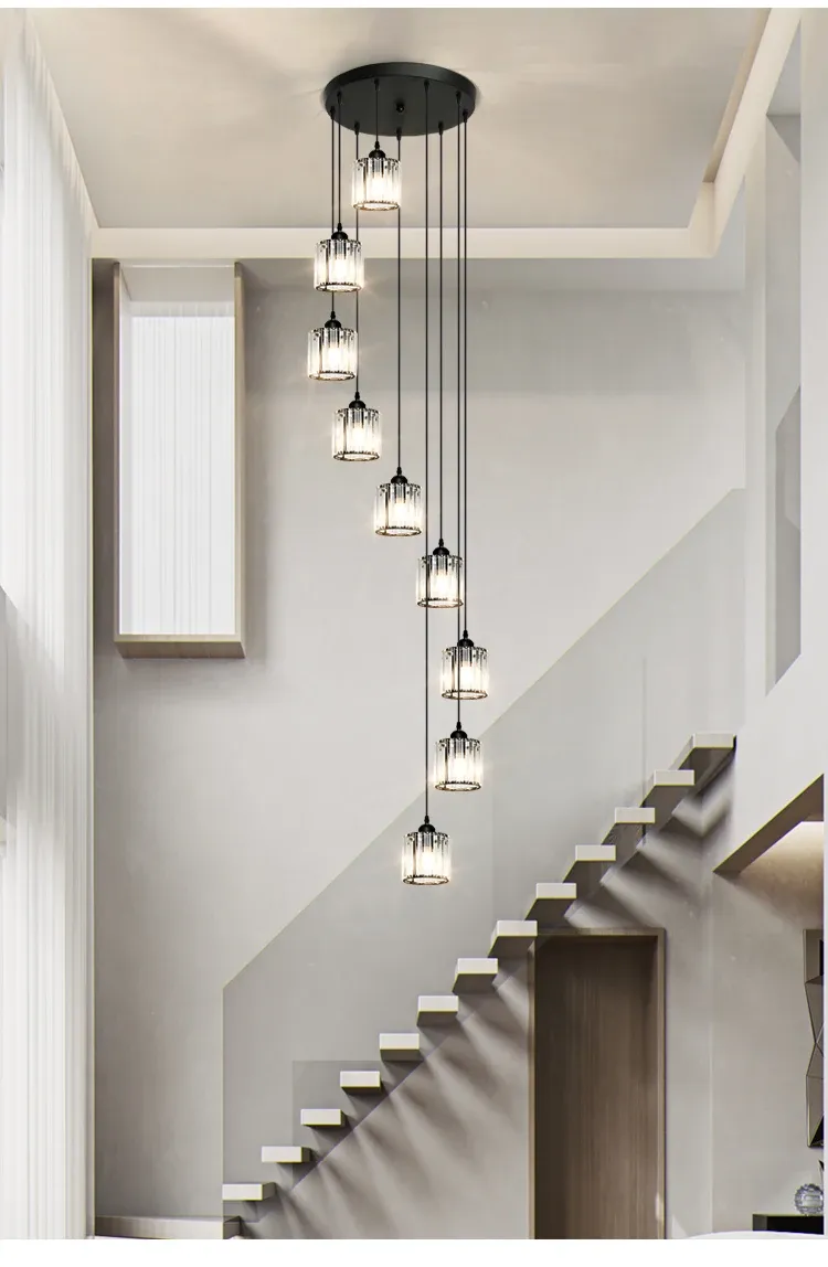 נברשת קריסטל ארוכה למדרגות ולחלל כפול