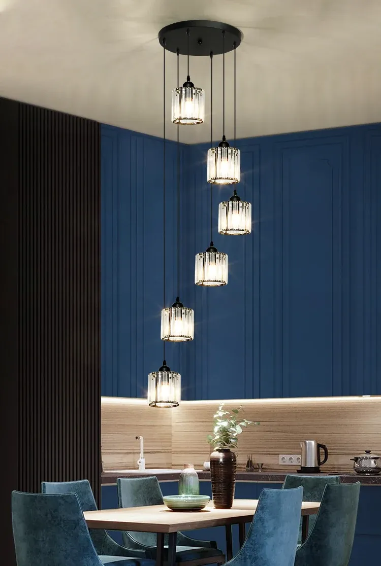 נברשת קריסטל ארוכה למדרגות ולחלל כפול