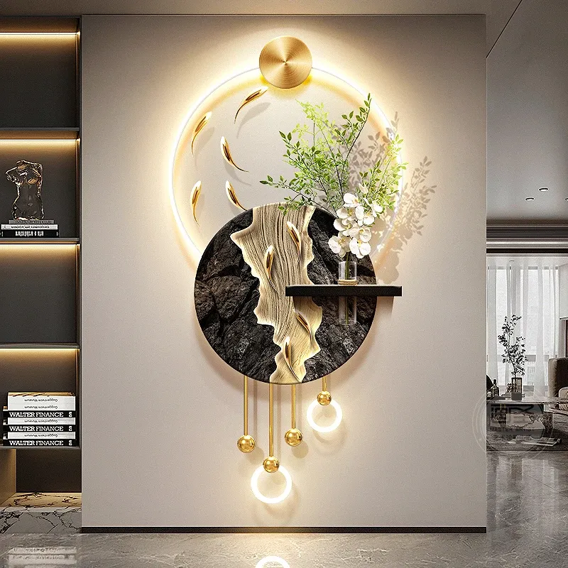 מנורת קיר תלת ממדית עם עיצוב דקורטיבי ועמעום