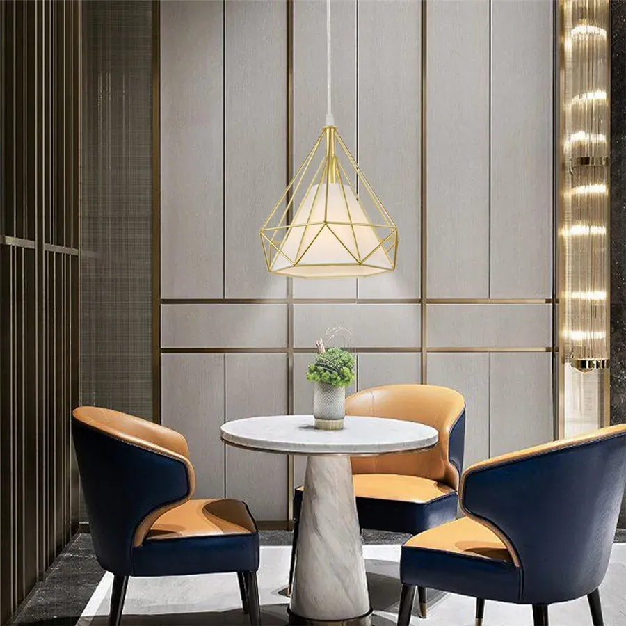 מנורה תלויה כלוב זהובה נורדית לשלוש נורות