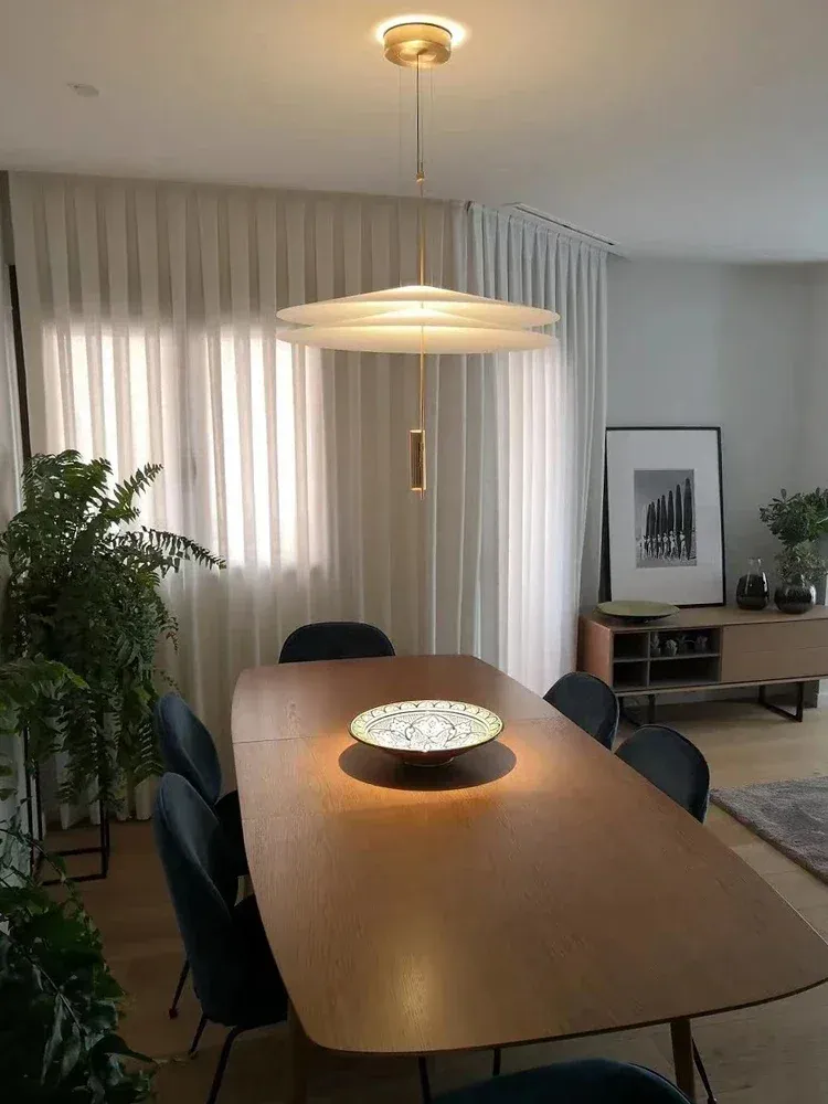 נברשת אקרילית מינימליסטית לחלל מגורים