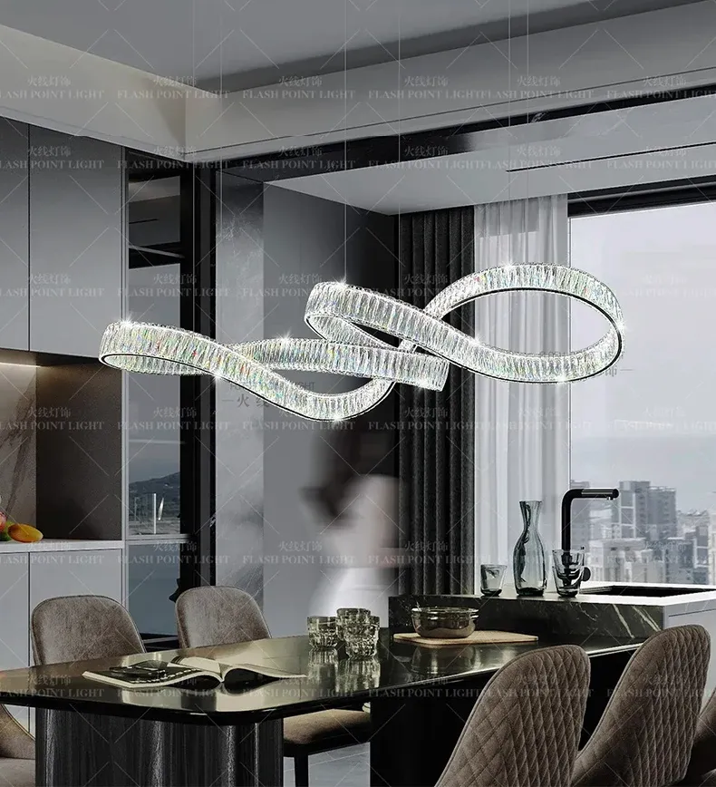 נברשת קריסטל ליניארית מתכווננת לסלון ולפינת אוכל