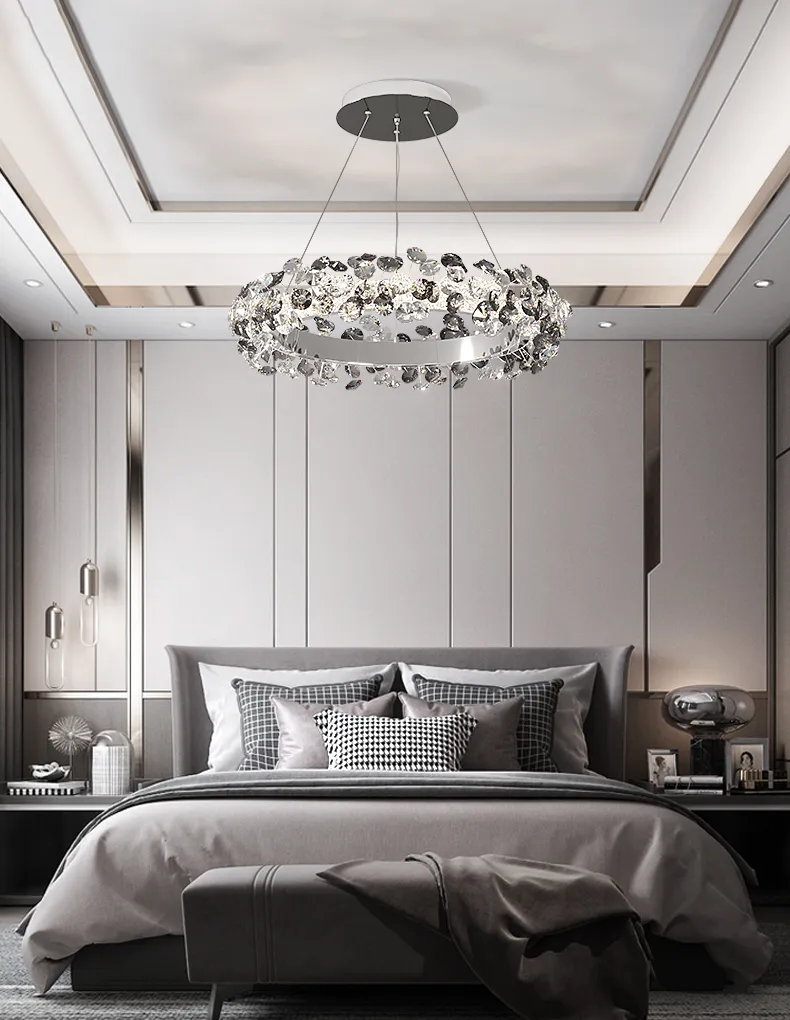 נברשת תלויה עגולה עם פרחי קריסטל