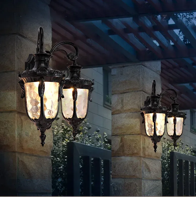 מנורת קיר חיצונית אירופאית דו ראשית מזכוכית