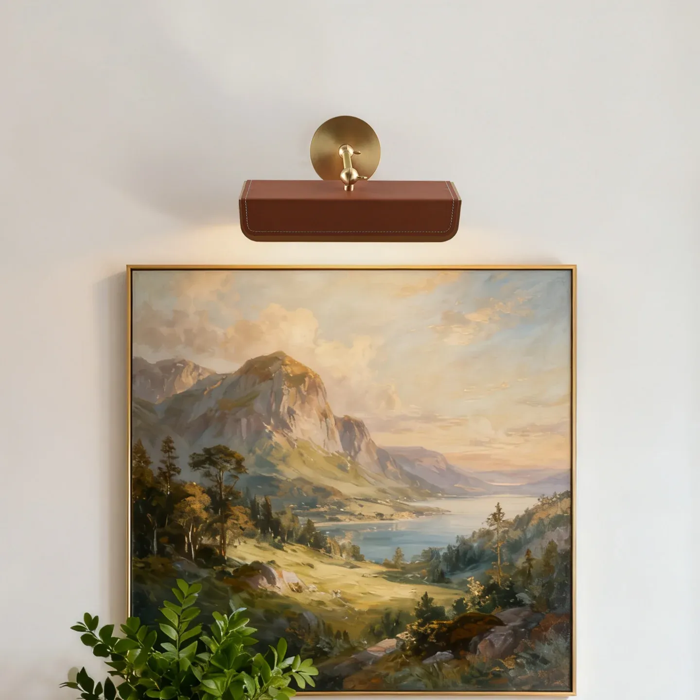 מנורת קיר פליז מעוצבת למראה ולחדר שינה