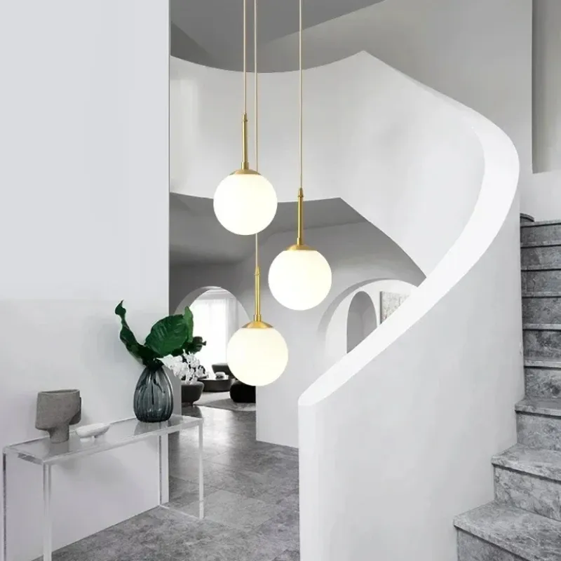 מנורה תלויה זכוכית נורדית כדורית