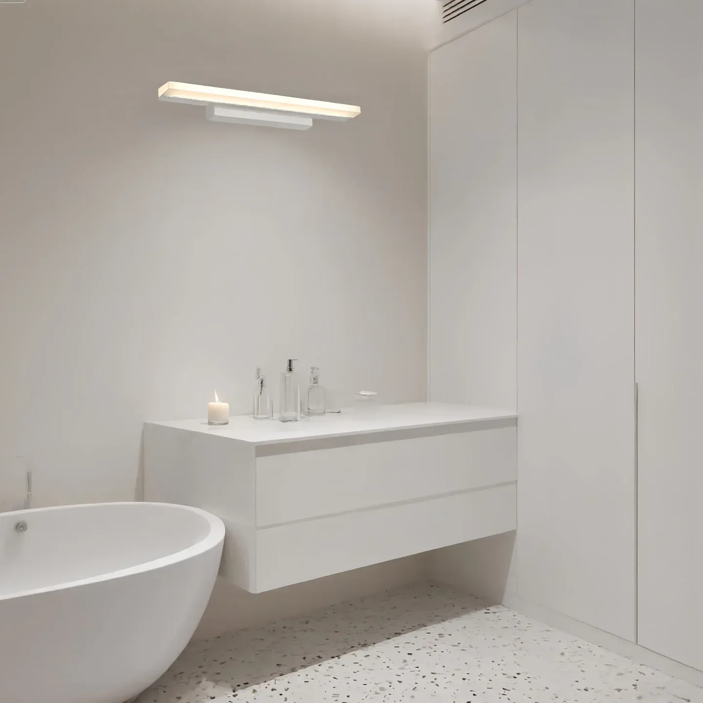 מנורת קיר מינימליסטית עם מראה לאמבטיה