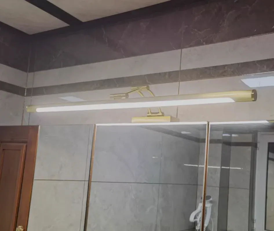 מנורת מראה ליניארית לאמבטיה בשחור