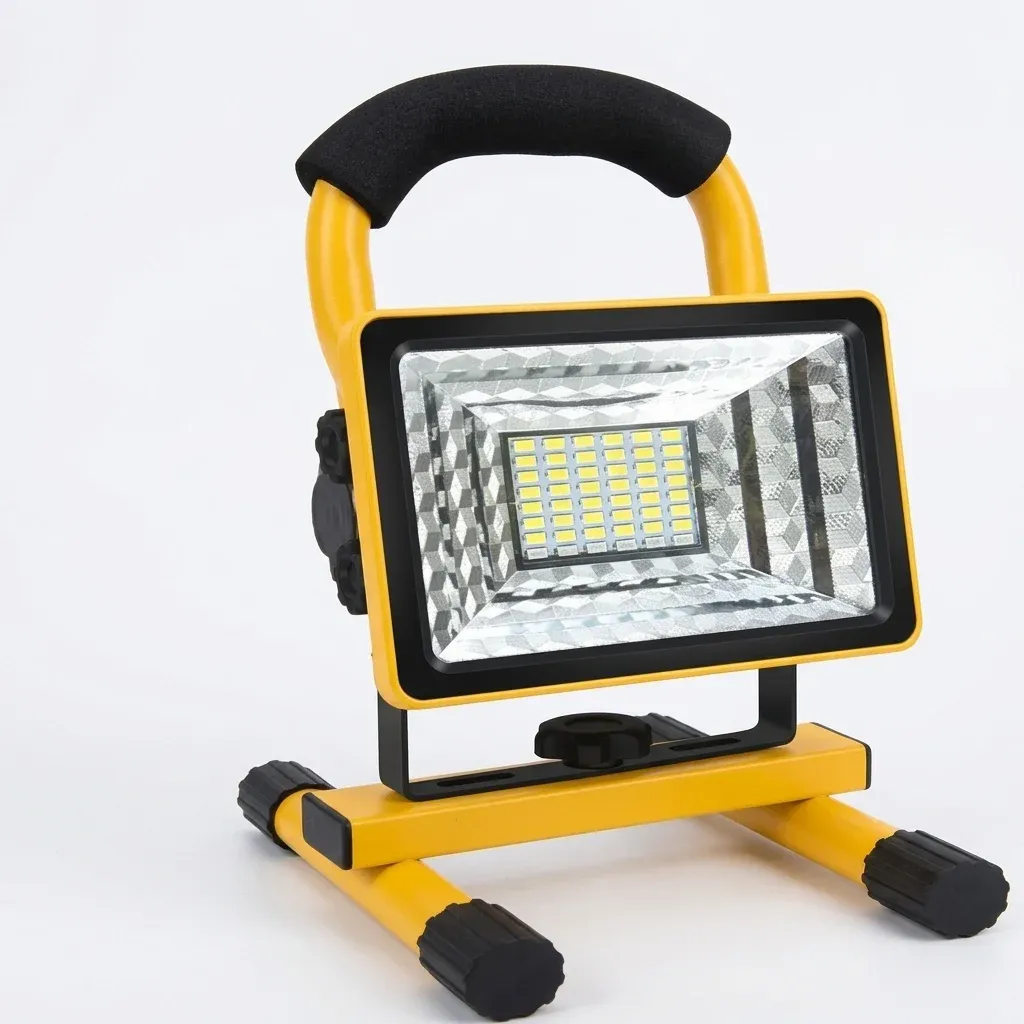 פנס הצפה נטען צהוב על מעמד