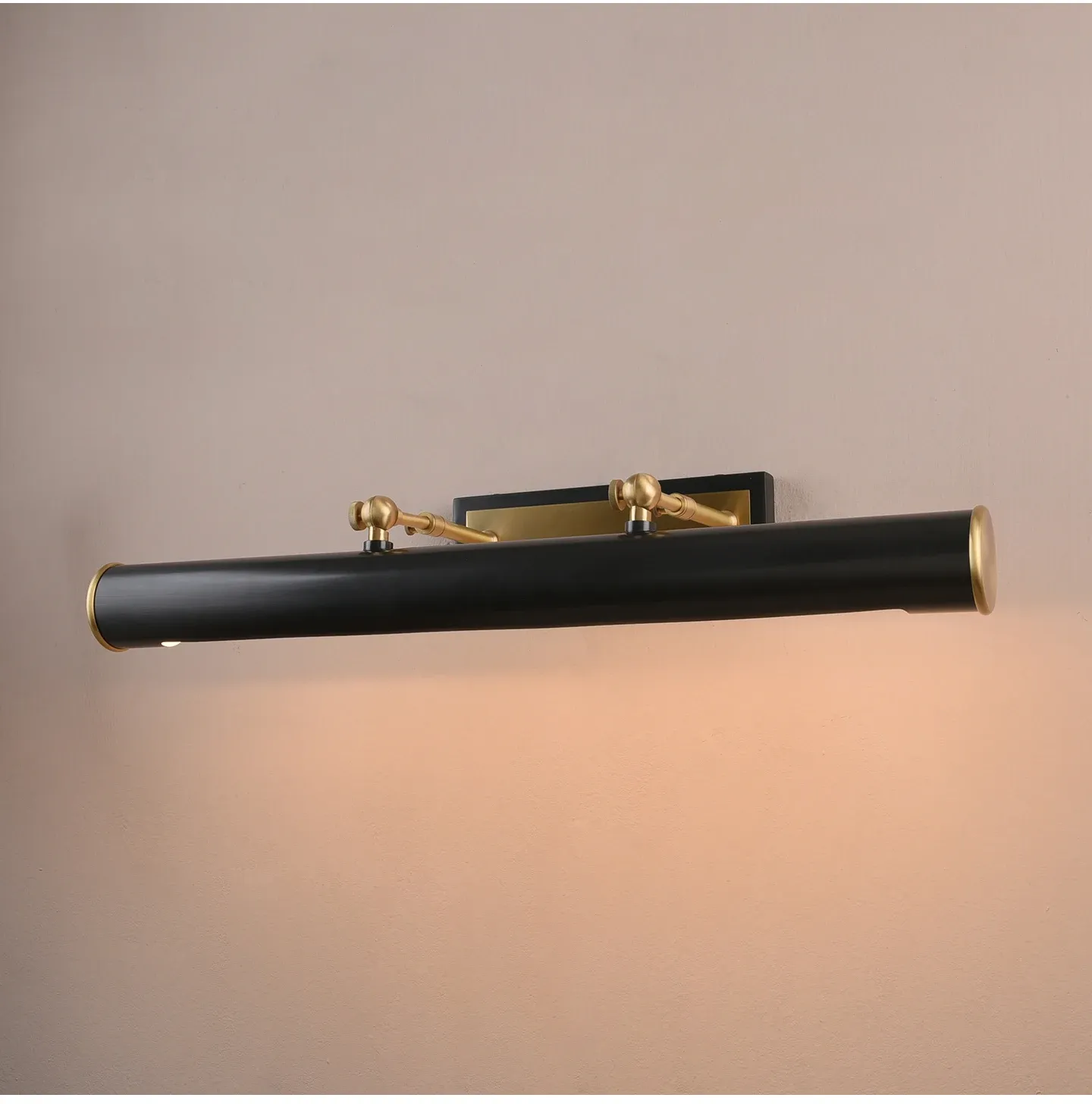 מנורת קיר פליז תלת ראשית בעיצוב רטרו