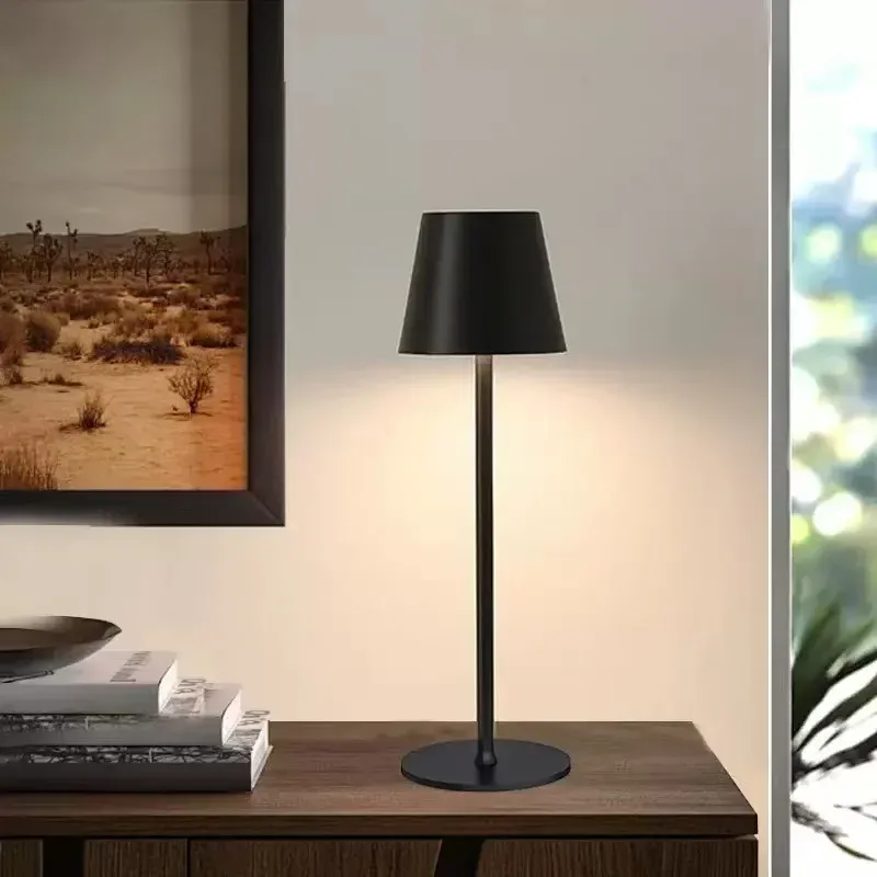 מנורת שולחן נטענת במגע עם תלת גוון וטעינת USB