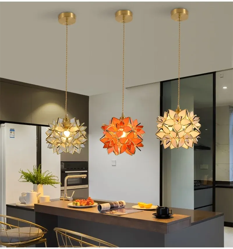 מנורת קיר וינטג׳ מזכוכית ופליז