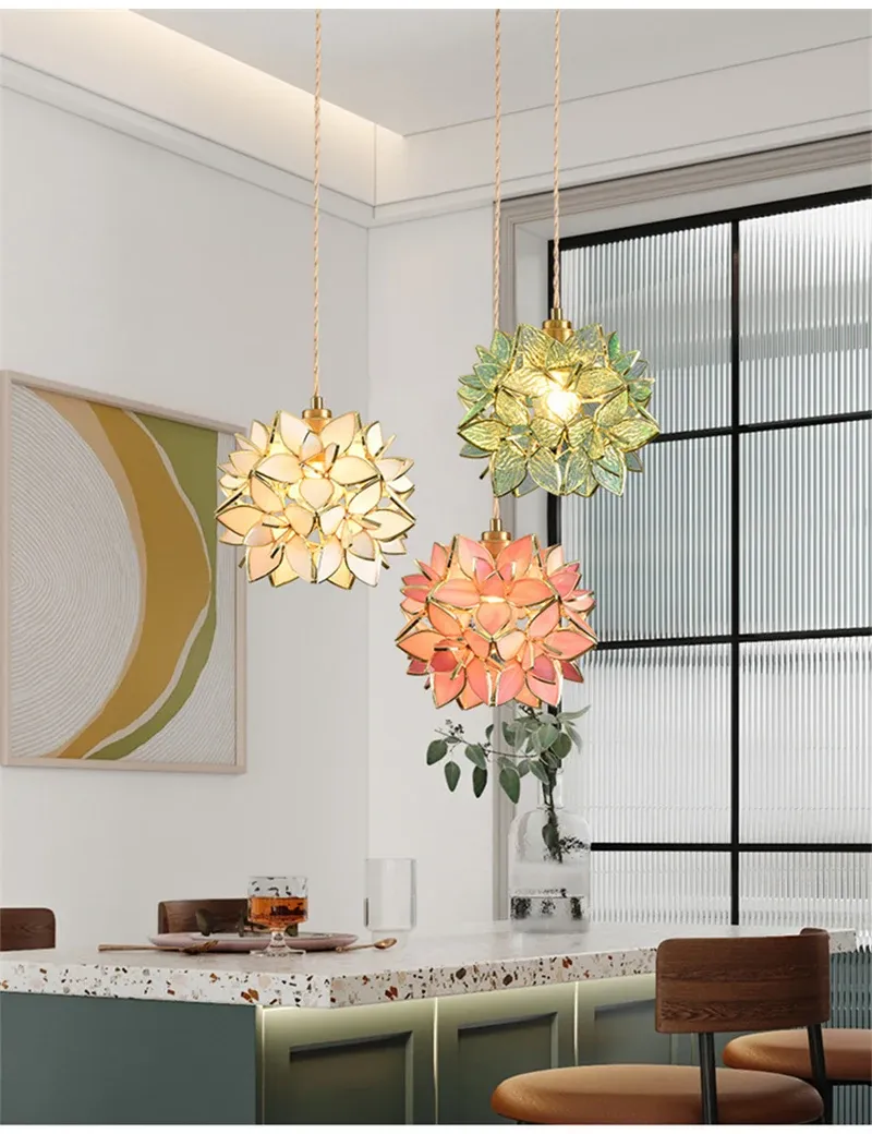 מנורת קיר וינטג׳ מזכוכית ופליז