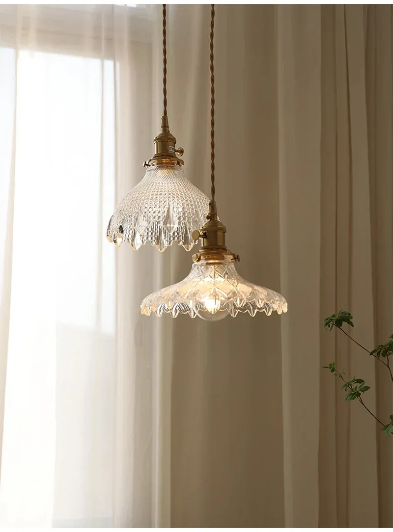 מנורת קיר עץ וזכוכית בסגנון נורדי עם תאורת קריאה