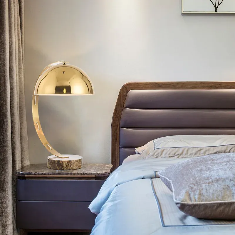 מנורת שולחן שיש בסגנון אמריקאי מודרני