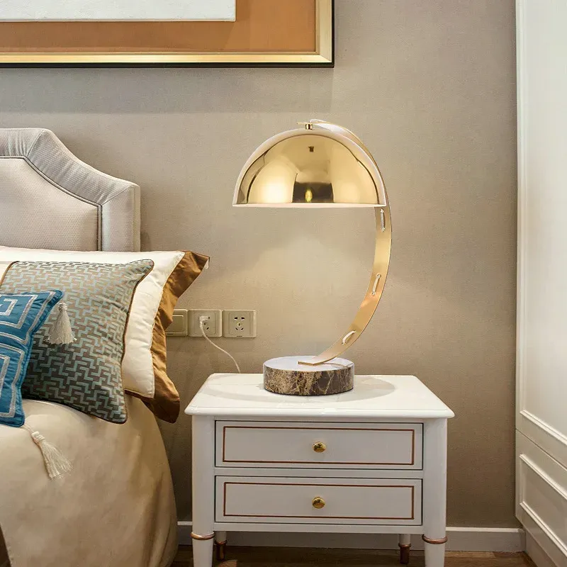 מנורת שולחן שיש בסגנון אמריקאי מודרני