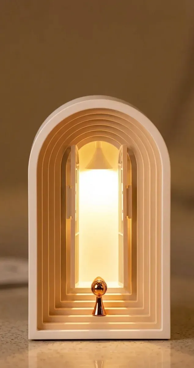 מנורת שולחן לד נטענת עם רמקול