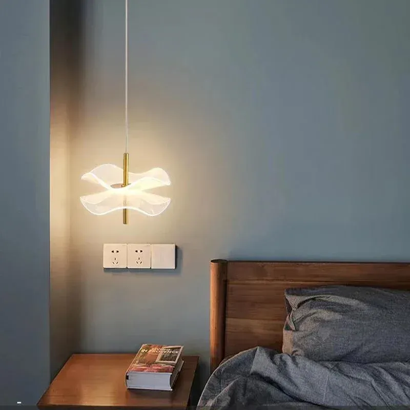 מנורת תלייה לוטוס אקרילית קומפקטית