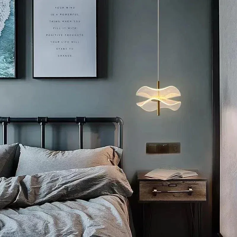 מנורת תלייה לוטוס אקרילית קומפקטית