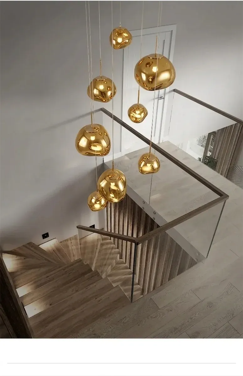 מנורת תלייה זהובה עם שמונה אהילים