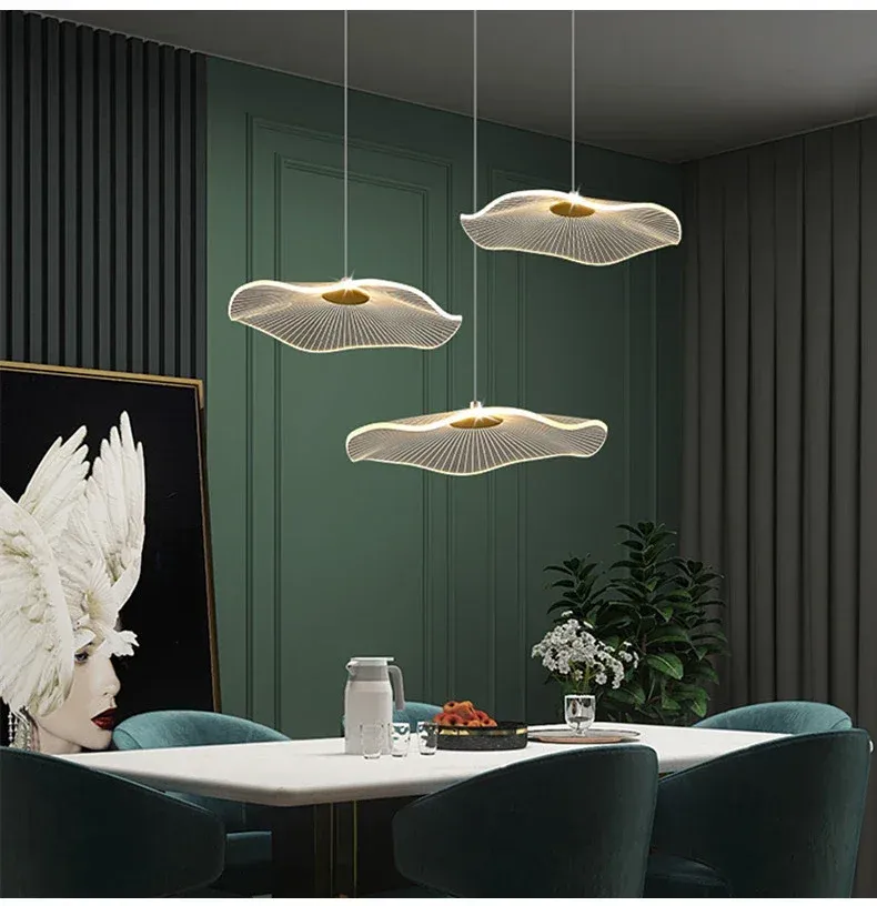 מנורה תלויה לוטוס אקרילית קומפקטית